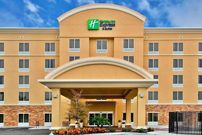 Holiday Inn Express & Suites Largo-Clearwater by IHG