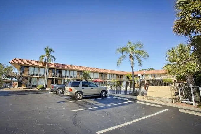 Tarpon Shores Inn